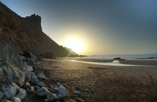 Mountain cabin, incredible views, walk to beaches