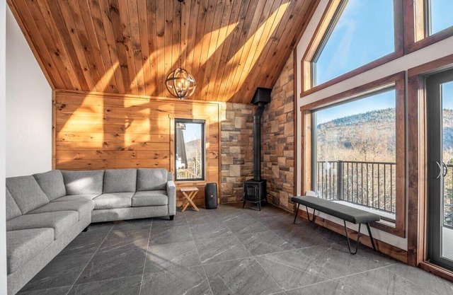 Mountain chalet with a hot tub - Promontoire-29