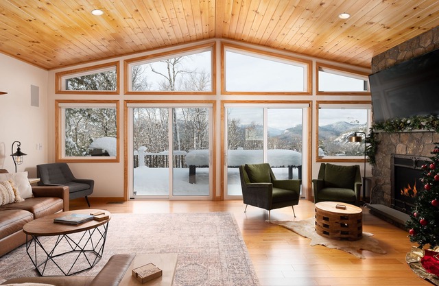 Mountain Chalet with Stunning Views & Private Hot Tub