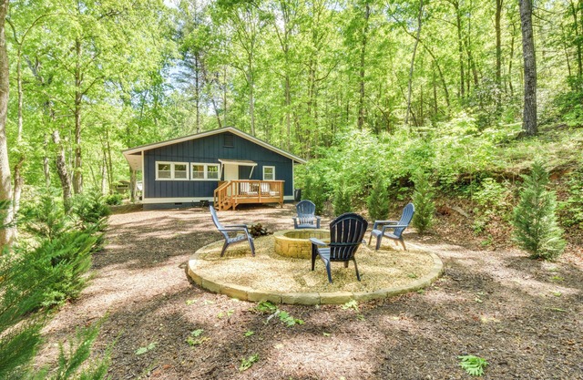 Mountain Escape w/Gas Grill Near Lake Burton!