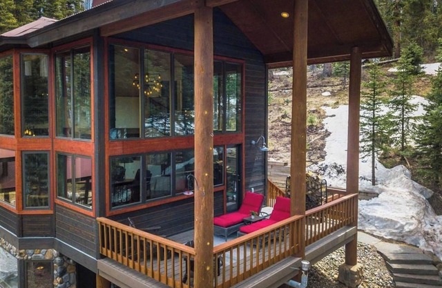 Mountain Getaway- Hot Tub, Hiking, 5mins to Ski Resort