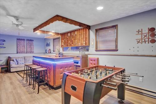 Mountain Holidays-Sleeps 18 Firepit Bar & Gameroom