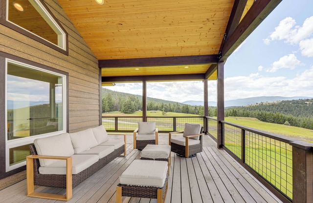 Mountain & Lake View: Rexford Estate on 28 Acres!