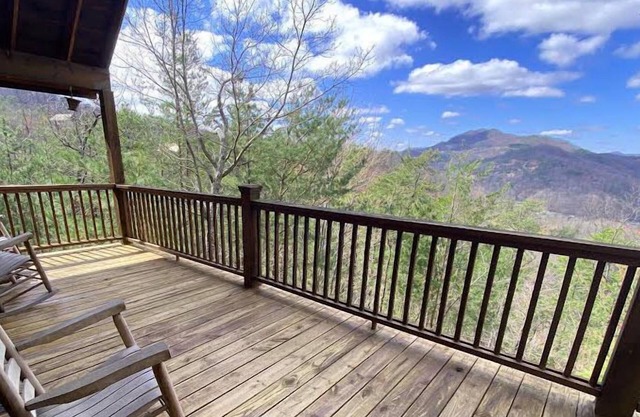 Mountain Life - Beautiful Mountain & Valley View - Hot Tub - WiFi