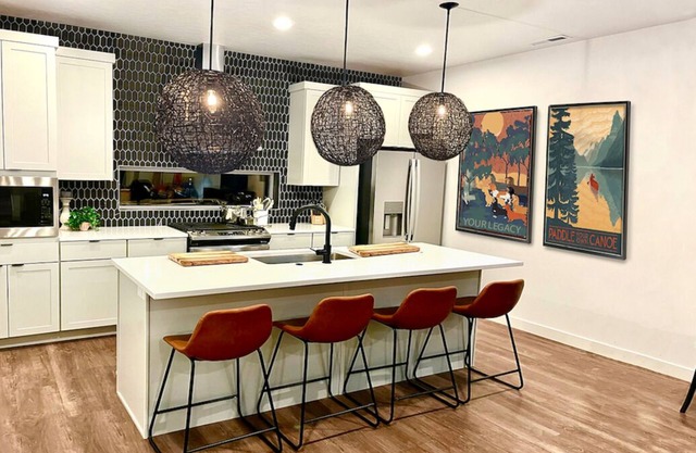 Mountain Luxury, Hot Tub - Near SnowBasin, Wasatch Peaks – Snowbasin Bungalow