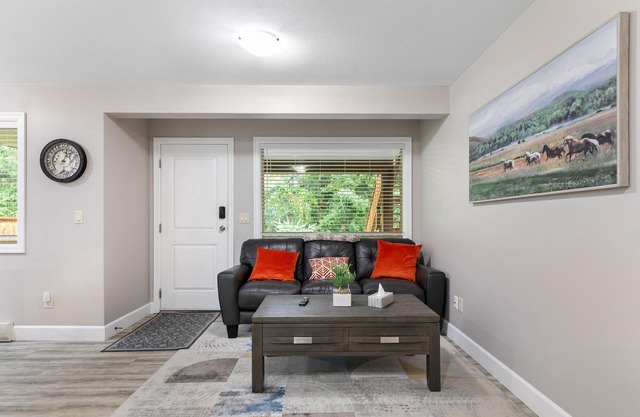 Mountain/park view! Luxury suite near Linley valley park!