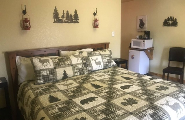 Mountain Peaks Inn, BEAR MOUNTAIN SUITE, Downtown Hill City