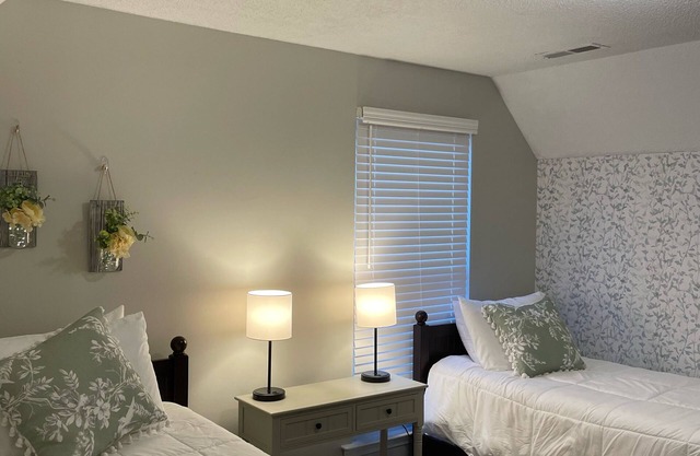 Mountain retreat off the beaten path yet close to Chattanooga area attractions