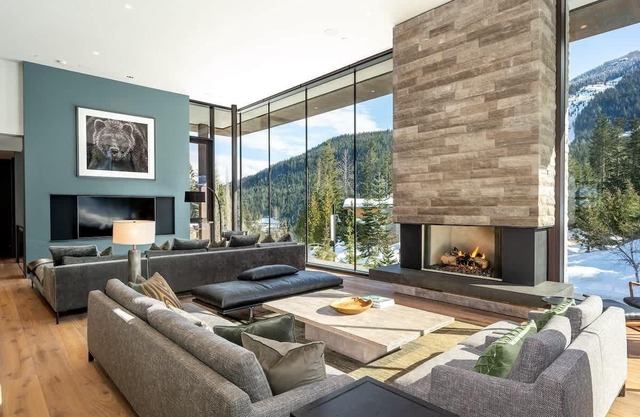 Mountain retreat w/ski-in access & hot tub