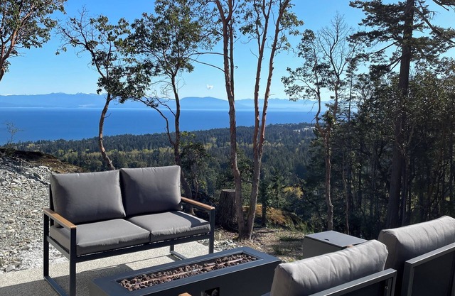 Mountain Suite ⭐️ Ocean View Fire Pit ⭐️ Heated Bath Flr ⭐️ Near Nanaimo Ferry ⭐️ WD