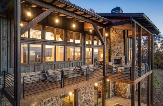 Mountain Top Luxury Cabin/Hot tub/Mtn Views