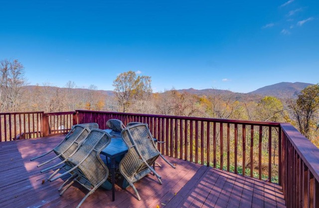Mountain-View Blue Ridge Cabin Getaway with Fire Pit