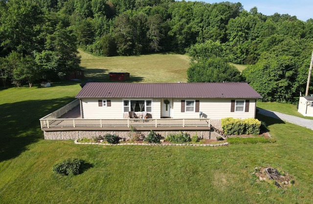 Mountain View! Close to Lake and trails