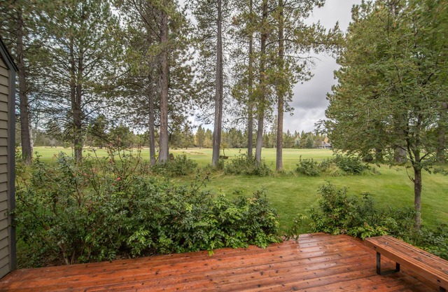 Mountain View Lodge Condo #14 4 SHARC PASSES! Golf Course Views!