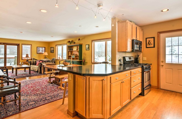 Mountaintop Ellicottville Home: 7 Mi to Ski Resort