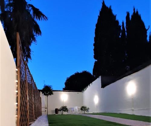 Movie Star Apartment with garden