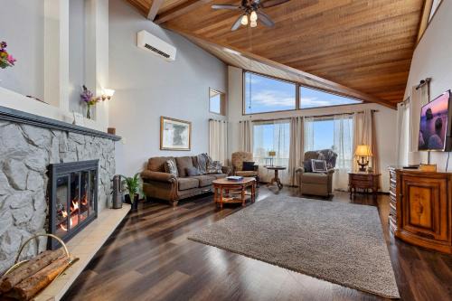 Mt. Baker View Harbor King Bed Fire Pit