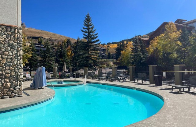 MT CB Base Area with King Bed, Outdoor Hot Tub & Pool