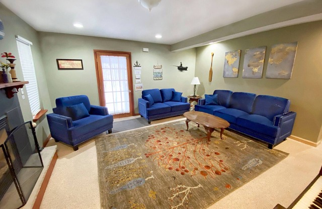 ⛱️⛷️⛰️Mt. Maplewood Chalet❤️2BR★HotTub★Poconos★Fireplace★Ski★Dogs+