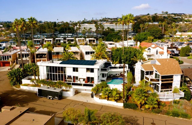 MT. SOLEDAD BEACH PARADISE - AMAZING PANORAMIC VIEWS! - HEATED POOL & JACUZZI