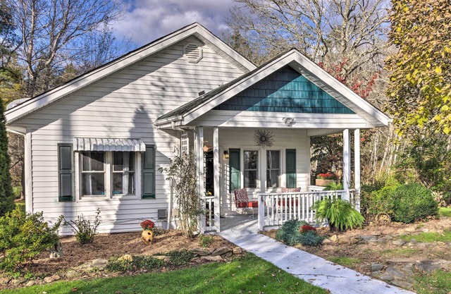 Mtn Cottage w/Fire Pit in Newland!