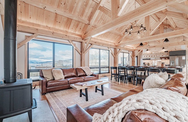 Mtn View, Sleeps 20, Hot Tub, Firepit, Wood Stove, Theater, Workspace, Bar, Gym