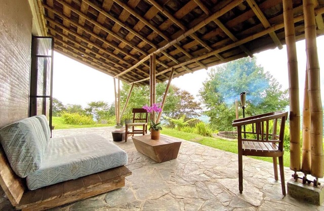 Mud House in a Magical Place. (Citlalapa)
