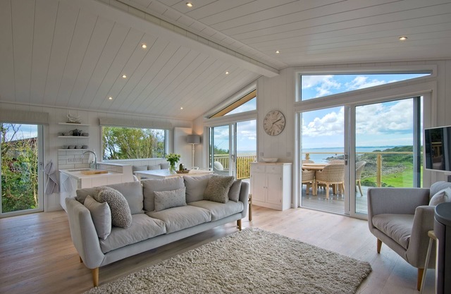 Muir Lodge - a lodge that sleeps 6 guests in 3 bedrooms