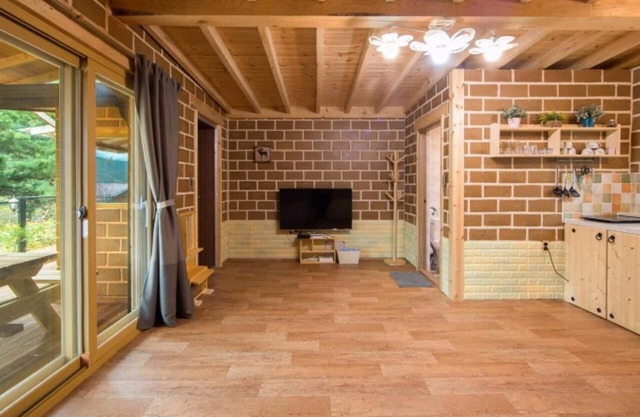 Muju Heukjip Jeongwon Pension