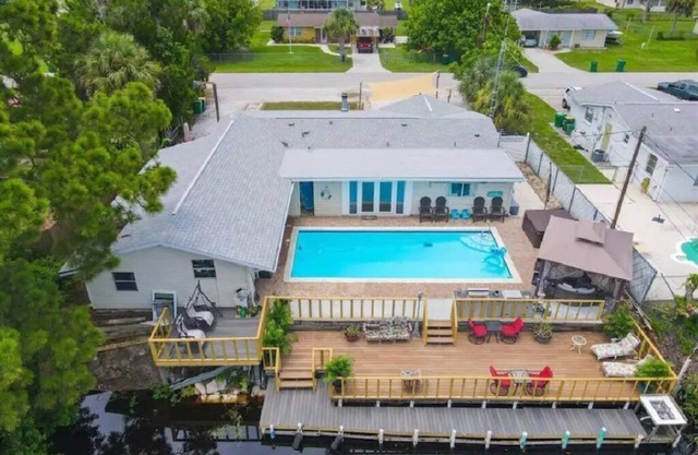 Multi Family Waterfront Paradisen