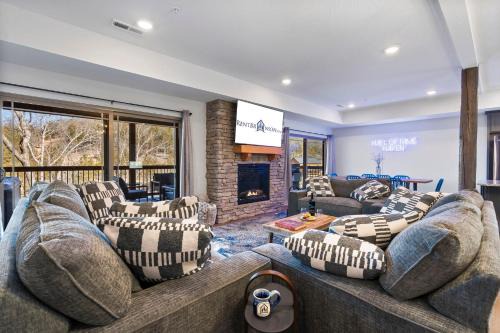 Multiple Arcades-Private Hot Tub-Cmty Indoor Pool-Free Daily Tickets-Water View-Cmty Dog Park