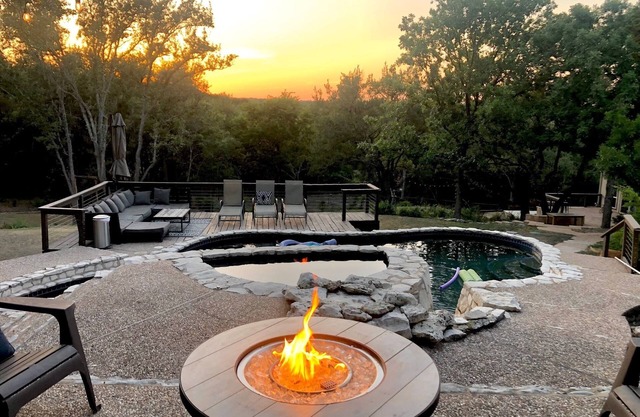 Multiple Family or Friends Setup on 2 woodsy acres with pool and spa! Up to ten!