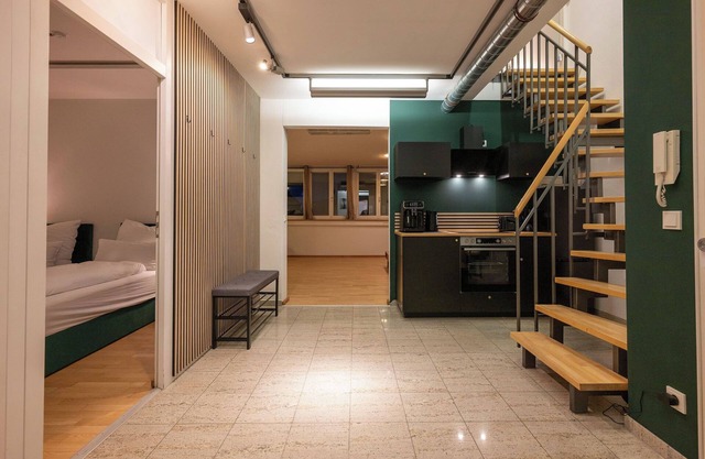 Munich 100 meters from Oktoberfest for 16 guests in Apartment Helsinki