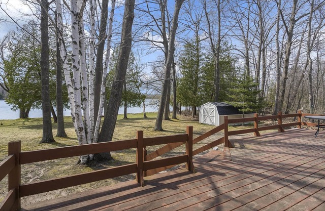 Munro Lake House Central Location to Northern Michigan's Favorite Activities!