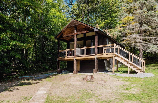 Muskoka 2-bedroom Cottage (Pier 100 #10)