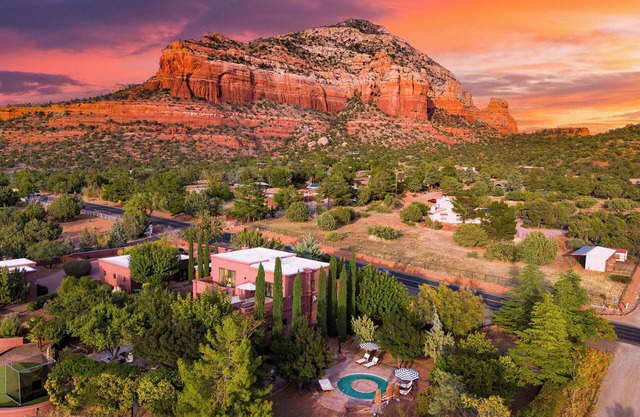 Mystic Sunset by AvantStay | Thunder Mountain View + Pool, Driving Range, Casita