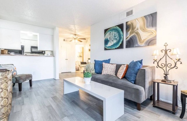 N. Dallas Updated 1 Bedroom Apartment