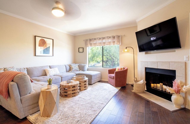 N Scottsdale Bright, Updated, Quiet 2Br2Ba, W/D, Pools, Fast WiFi -Desert Escape