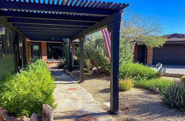 N. Scottsdale-Carefree Casita with Private Hot Tub & Mountain Views