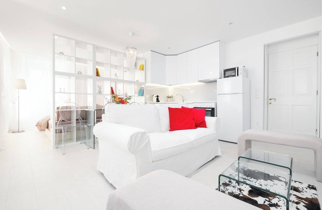 Nadiona Suites Crystal ⁕Old Town Center⁕ Fast WiFi