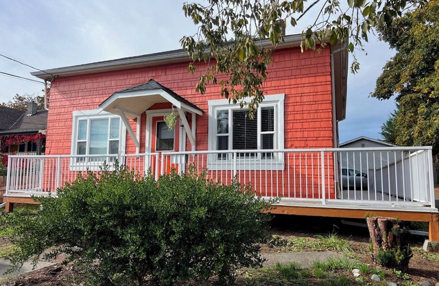 Nanaimo oldtown pet friendly 2 bedrooms guest suite