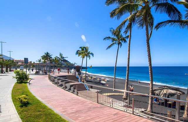 Naos Apartment with Sea Views, Wi-Fi, and Air Conditioning