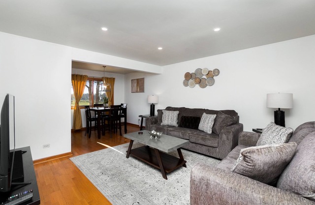 Naperville FHS Rental - Knoll Dr