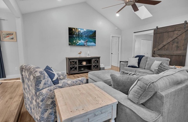 Naples 4 BR Home w/Screened Lanai - Near Beaches