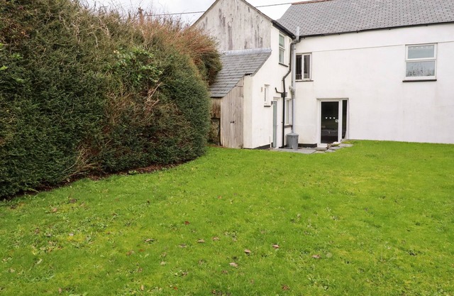 NARNIA, pet friendly, character holiday cottage in Delabole