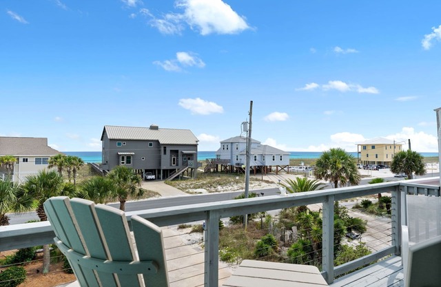 Narvana-Gulf View Home Across from Beach. Pup Friendly