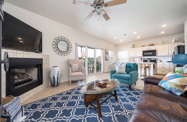 Natalie`s Nook, Lake Hideaway near Downtown Fun!