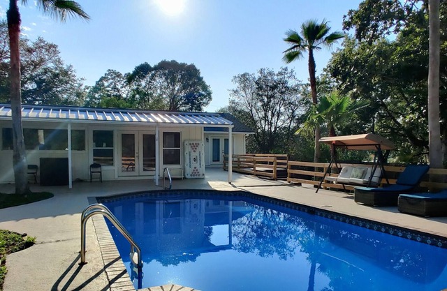 Nature Coast's Gem. Private Pool Home Pet friendly!