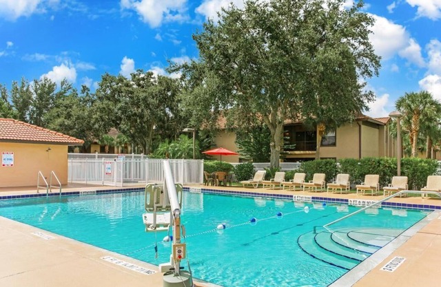 Nature Escape! Pool, Parking, Playground, Near Ridgewood Lakes Golf & Country Club