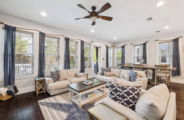 NatureWalk Retreat~ 4 BD, Golf Cart, Bikes, Heated Pool